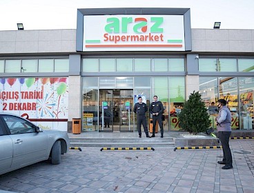 В поселке Нардаран открылся новый супермаркет «Араз»